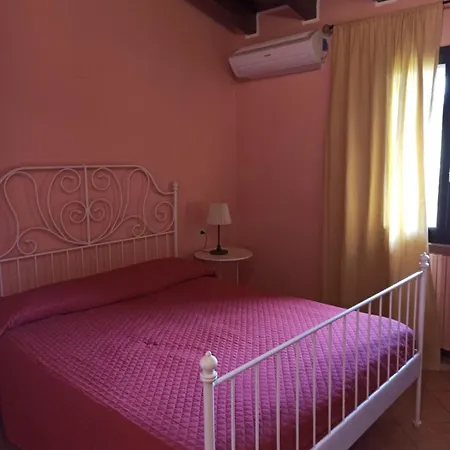 בית נופש Omas Haus טוסקולנו מדרנו