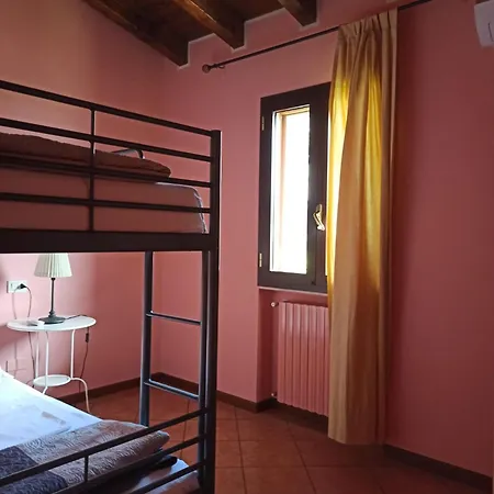 Omas Haus בית נופש טוסקולנו מדרנו