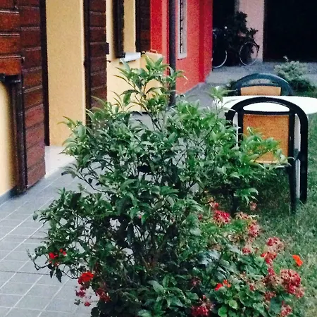 Omas Haus טוסקולנו מדרנו