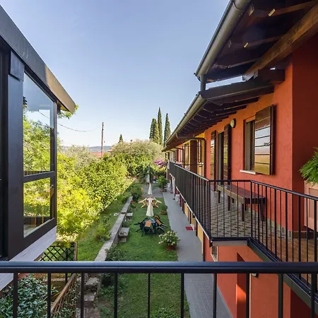 Omas Haus בית נופש טוסקולנו מדרנו