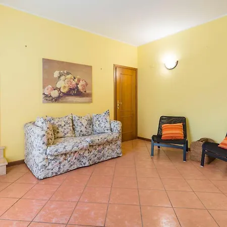 בית נופש Omas Haus טוסקולנו מדרנו