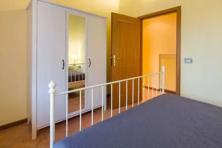 Omas Haus טוסקולנו מדרנו