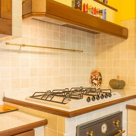 Omas Haus * טוסקולנו מדרנו